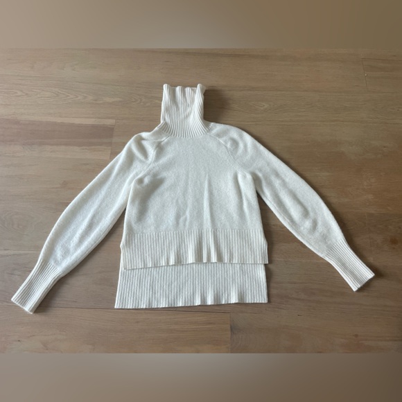 Veronica Beard Cashmere Cream Turtleneck Sweater - Picture 1 of 4